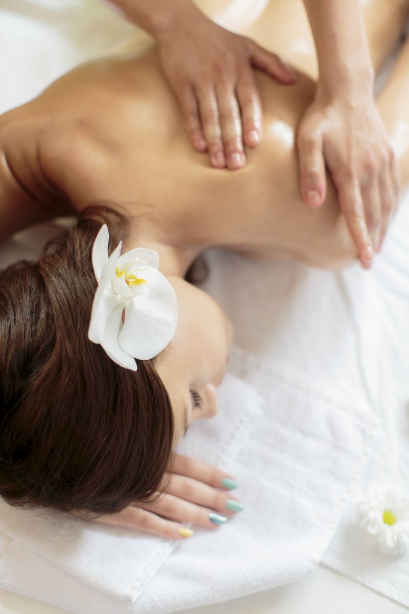 cure-summer-aches-elements-massage-wellness-news