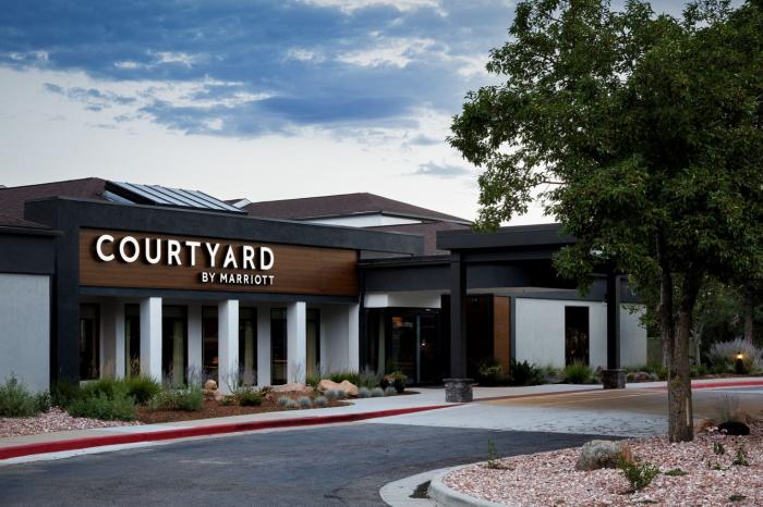 Front of Courtyard Marriott Logo