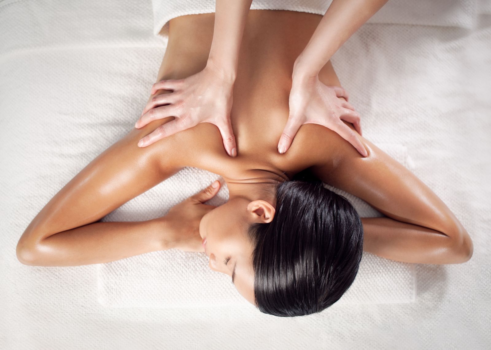 woman receiving swedish massage therapy at elements massage